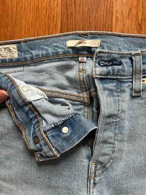 Levi's Wedgie - Light Wash - Size 28